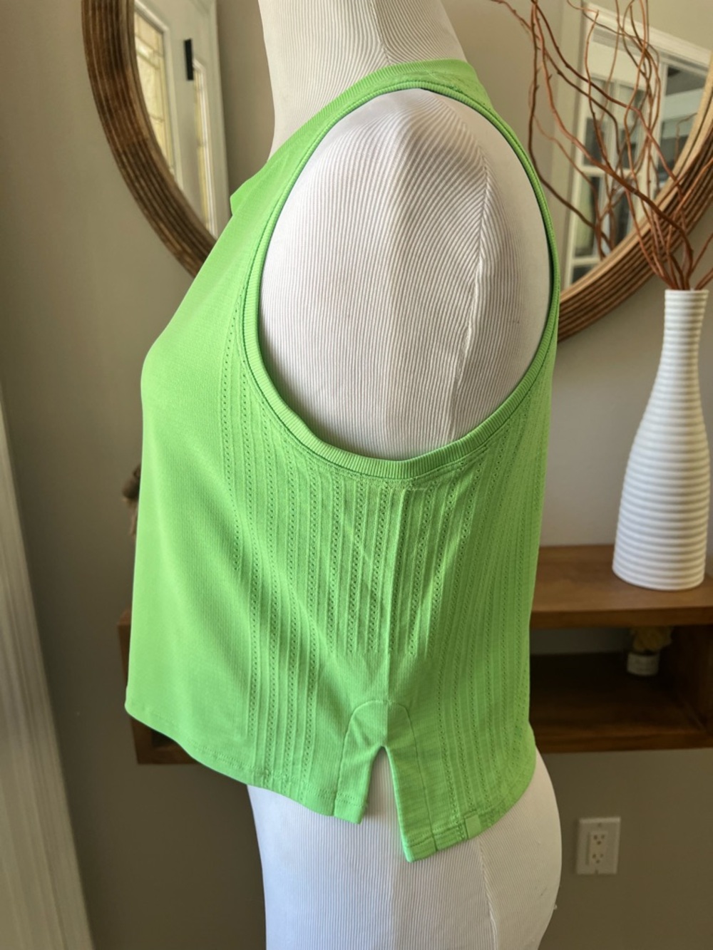 Lululemon Train to Be Tank Top Scream Green Light Women Size 6